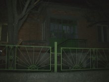 Крадци завързаха възрастна жена със свински опашки, за да оберат дома й