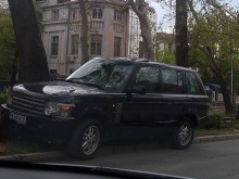 Все повече пловдивчани с луксозни возила паркират по този начин