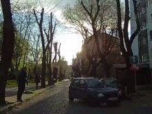 Нахална госпожа тръгна в насрещното по еднопосочна пловдивска улица