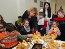 БЕЛЛА оряза парите за парти, дарява деца в неравностойно положение