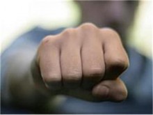 Баща преби сина си за пари, скочи и на спешни медици