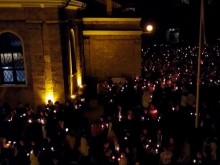 Уникално видео: Пловдивчани изпълниха църквите за Христовото възкресение