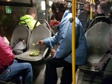 Пътник събра очите на всички в столичен автобус