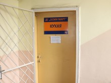 Деца от пловдивска забавачка натровени с храна!