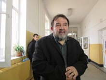 Душат и бият шестокласник в училище