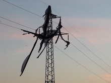 Найлони върху стълб с високо напрежение, EVN нехае