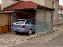 Читател на Plovdiv24.bg засне гараж, който не се вижда всеки ден!