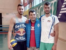 Близнаците Пенчеви отново у дома