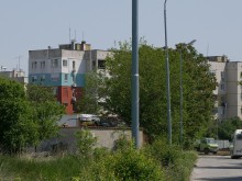 Тракийци обвиха блока си с родния трибагреник
