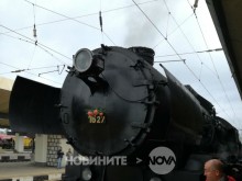 Ретро влак с царски вагон пътува от Горна Оряховица до Трявна