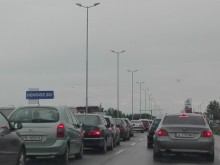 Въоръжете се с търпение, ако пътувате в посока Труд! Колоната е зверска