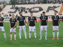 За 6 месеца само по една заплата в Локо?