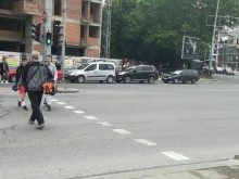 Верижна катастрофа с 4 автомобила на централно пловдивско кръстовище