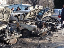 Пет паркирани в съседство автомобила изгоряха при пожар в Пловдив