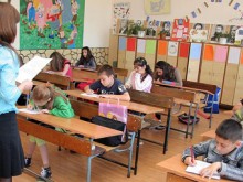 Близо 64 000 деца на матура по български език и литература днес