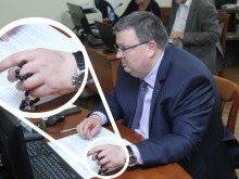 Служебният правосъден министър се връща в следствието