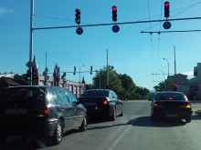 Автобусите се връщат по булеварда, на който загина младият полицай! Близкото кръстовище вече е с лява секция!