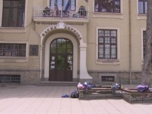Родители поискаха оставката на директорка на елитно училище след инцидент