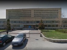 Пациент преби спешен медик, докато му оказва помощ