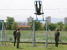 Министър Красимир Каракачанов възхитен от уменията на пловдивски военни