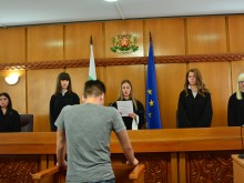 Студенти по право съдиха убиец във възстановка по действителен случай