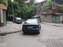 Така се спира в кръстовище, а наоколо - места колкото искаш