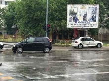 Катастрофа на невралгично кръстовище в Кючука в дъжда!