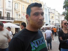 Треньор на Марица се "тунингова" с жълта брада и синя коса