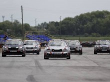 Ето ги победителите в атрактивната битка с еднакви автомобили на писта "Дракон“