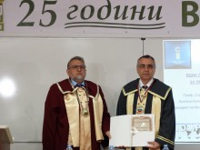 ВУАРР връчи званието "Доктор хонорис кауза" на проф. Славик Табаков