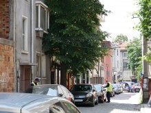 В Капана лепят "честитки" наред