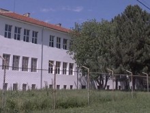 Възпитаник на интернат се оженил за учителка, проституцията била ежедневие