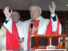 Католици от Пловдив: Срам, не поканиха нито един наш свещеник при папата!
