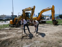 Правят образцов паркинг от разорана нива за 60 дни