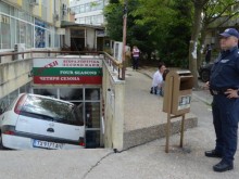 Млада дама опита да паркира, но доказа, че няма невъзможни неща...