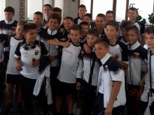 Малките "смърфове" почнаха с тежка загуба в Турция