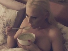 Палавата Камелия духа супа чисто гола (18+)