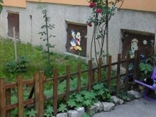 Китна градинка в "Тракия" радва очите на минувачите