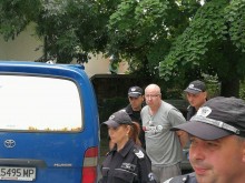 Това е шведът, ритал наша камериерка! Протестиращи го искат зад решетките