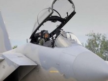 Президентът Радев пилотира американски изтребител
