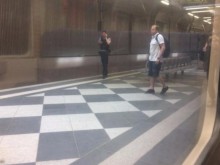 Простреляха полицайка в главата на спирка в Мюнхен