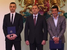 Бербатов и Фиго получиха почетния знак на президента Радев