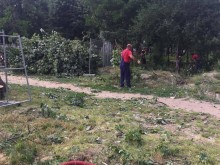 Пловдивчанка: От "Триумф" бутат ограда на училище, за да строят нов обект!
