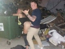Секс до кофа за боклук на Слънчев бряг взриви нета (18+)