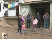 12-годишното ромче ритнало лекарката за кеф