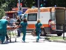 Извънредно: Млада жена е ударена от кола на пешеходна пътека в Пловдив!