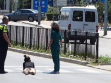Очевидец: Горкото момиче лежеше на асфалта безпомощно, ранено, уплашено!