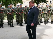 Каракачанов: Вдигането на заплатите може да реши проблемите в армията