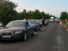Две жени в болница след катастрофата, затворила Карловско
