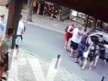 Бесен шофьор нападна слепи туристи в Несебър, нокаутира водачката им в главата